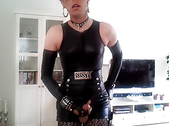 Sissy sexy in leather 4